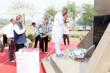 Hon'ble Minister of MoEF&CC Shri Bhupender Yadav paid floral tribute to forest martyrs at Forest Memorial, Forest Research Institute, Dehradun on 29th April, 2022